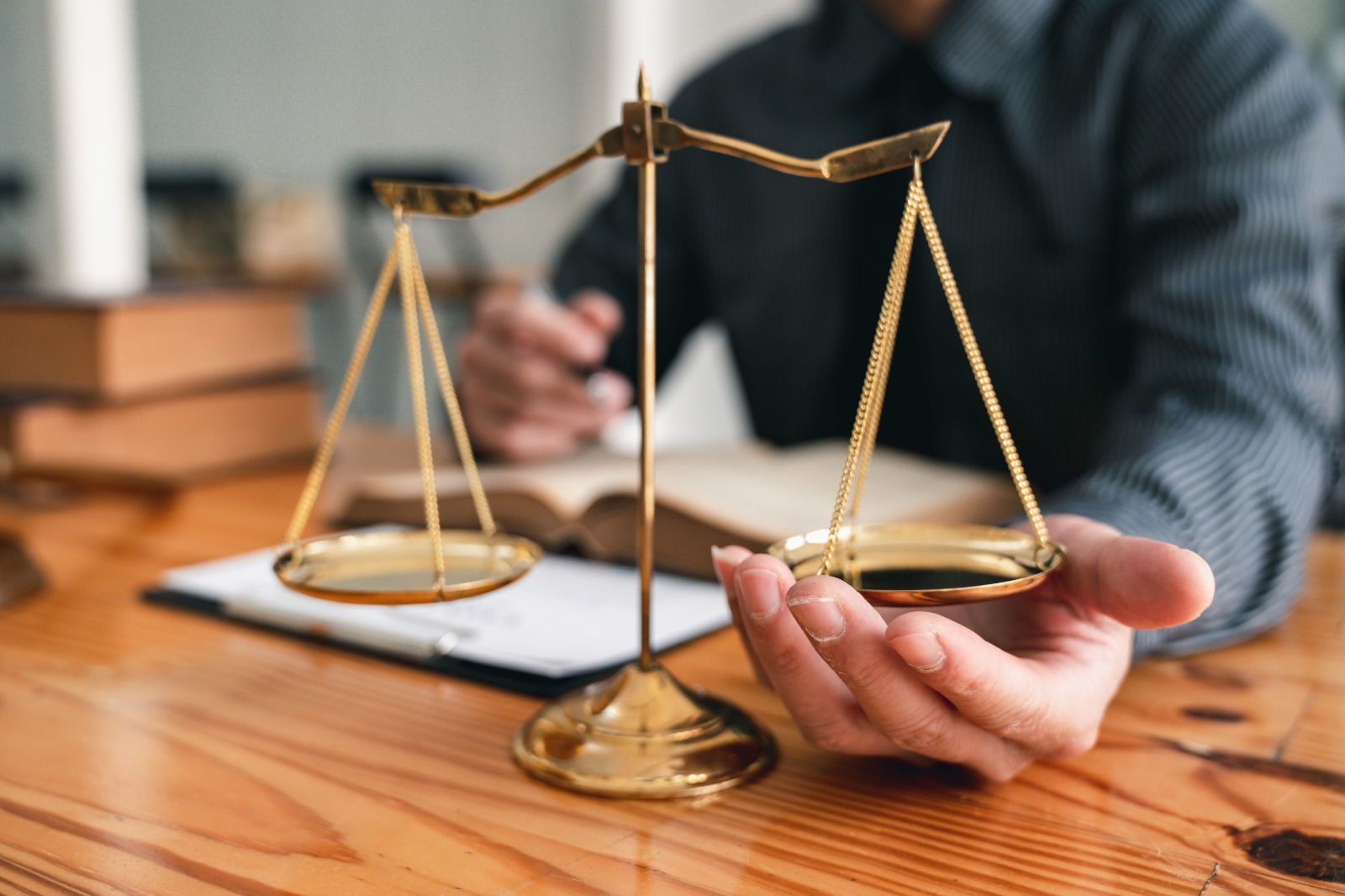 Emlak vergisi, tapu harcı ve diğer vergi yükümlülükleri.